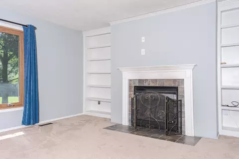 Living - 34 Chiswick Cir, Bloomington, IL 61704 photo 6 of 7