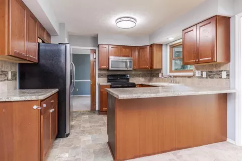 Kitchen - 34 Chiswick Cir, Bloomington, IL 61704 photo 4 of 4