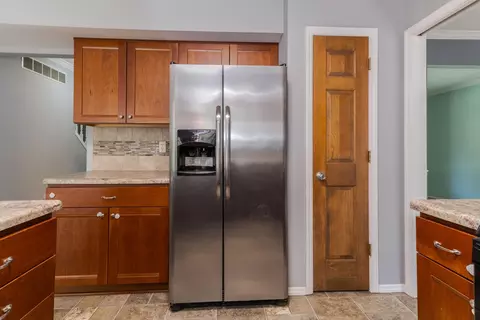 Kitchen - 34 Chiswick Cir, Bloomington, IL 61704 photo 3 of 4