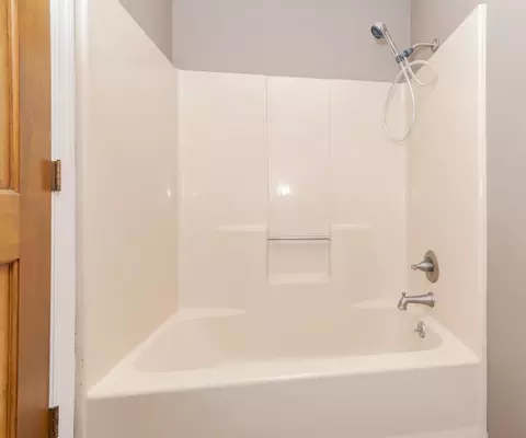 Bath - 34 Chiswick Cir, Bloomington, IL 61704 photo 2 of 4