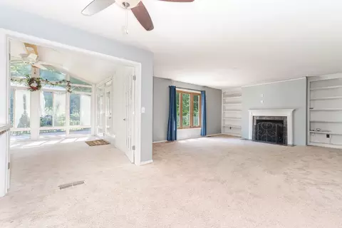 Living - 34 Chiswick Cir, Bloomington, IL 61704 photo 4 of 7
