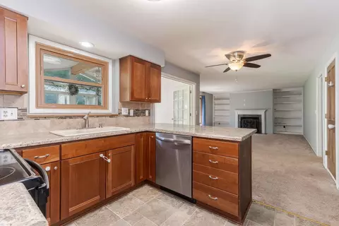 Kitchen - 34 Chiswick Cir, Bloomington, IL 61704 photo 1 of 4