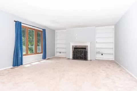 Living - 34 Chiswick Cir, Bloomington, IL 61704 photo 5 of 7