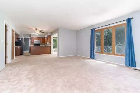 Living - 34 Chiswick Cir, Bloomington, IL 61704 photo 7 of 7