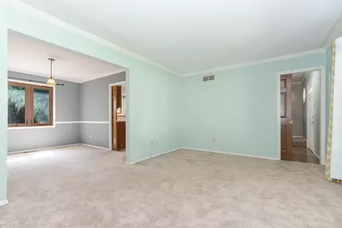 Living - 34 Chiswick Cir, Bloomington, IL 61704 photo 2 of 7