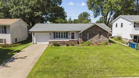 1108 Willany Dr, Clinton, IA 52732