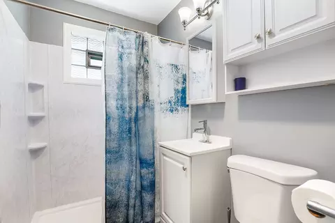 Bath - 7751 Massasoit Ave, Burbank, IL 60459 photo 1 of 2