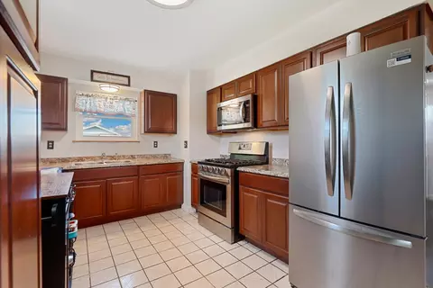 Kitchen - 7751 Massasoit Ave, Burbank, IL 60459 photo 1 of 2
