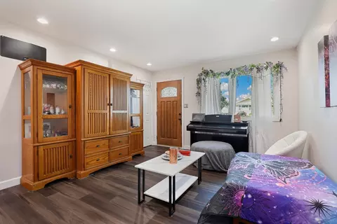 Living - 7751 Massasoit Ave, Burbank, IL 60459 photo 1 of 2
