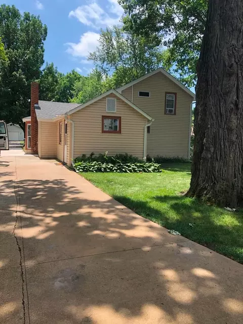 Exterior - 219 W 4th St, Pecatonica, IL 61063 photo 2 of 4