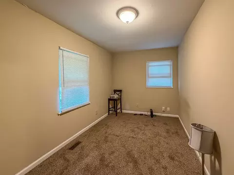 Bedroom - 910 Maplepark Dr, Champaign, IL 61821 photo 4 of 5