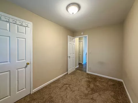 Bedroom - 910 Maplepark Dr, Champaign, IL 61821 photo 3 of 5