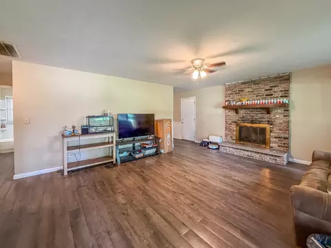 Living - 910 Maplepark Dr, Champaign, IL 61821 photo 1 of 4