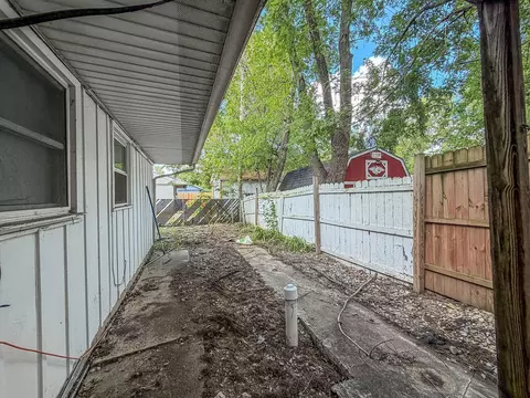 Exterior - 910 Maplepark Dr, Champaign, IL 61821 photo 4 of 7