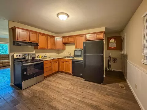 Kitchen - 910 Maplepark Dr, Champaign, IL 61821 photo 2 of 2