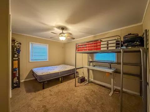 Bedroom - 910 Maplepark Dr, Champaign, IL 61821 photo 1 of 5
