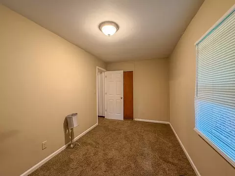 Bedroom - 910 Maplepark Dr, Champaign, IL 61821 photo 5 of 5