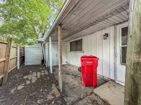 Exterior - 910 Maplepark Dr, Champaign, IL 61821 photo 5 of 7