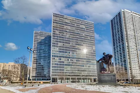 330 W Diversey Pkwy #902-04, Chicago, IL 60657