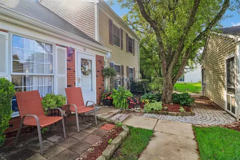 Exterior - 74 Silver Tree Cir, Cary, IL 60013 photo 2 of 6