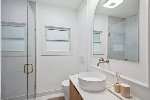 Bath - 849 E Red Oak St, Addison, IL 60101 photo 2 of 3