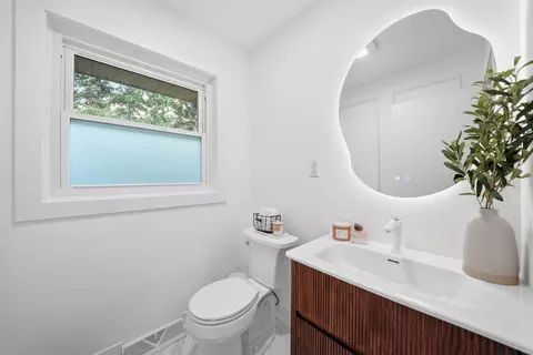 Bath - 849 E Red Oak St, Addison, IL 60101 photo 1 of 3