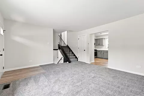 Living - 5184 Deerpath Rd, Oak Forest, IL 60452 photo 3 of 4