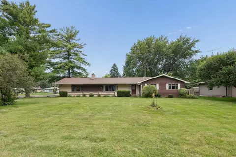 209 Alfred Dr, Sycamore, IL 60178