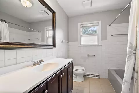 Bath - 9120 E Prairie Rd, Evanston, IL 60203 photo 1 of 2