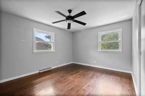 Bedroom - 9120 E Prairie Rd, Evanston, IL 60203 photo 1 of 3