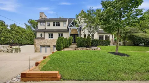 705 W Chestnut St, Hinsdale, IL 60521