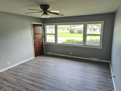 Living - 16068 Richmond Ave, Markham, IL 60428 photo 1 of 2