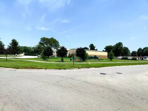 Exterior - 16068 Richmond Ave, Markham, IL 60428 photo 2 of 13