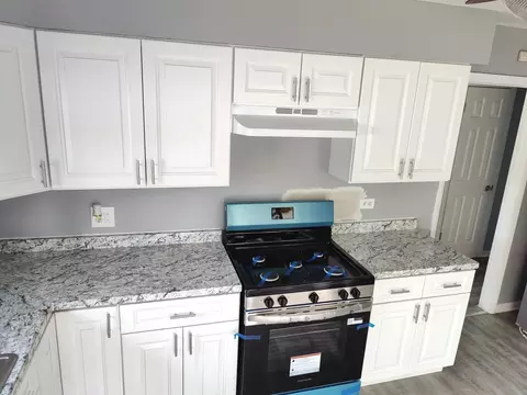Kitchen - 16068 Richmond Ave, Markham, IL 60428 photo 2 of 4