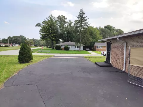Exterior - 16068 Richmond Ave, Markham, IL 60428 photo 6 of 13