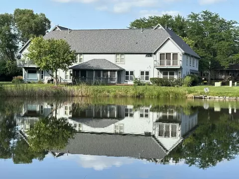 935 Victoria Dr #935, Woodstock, IL 60098