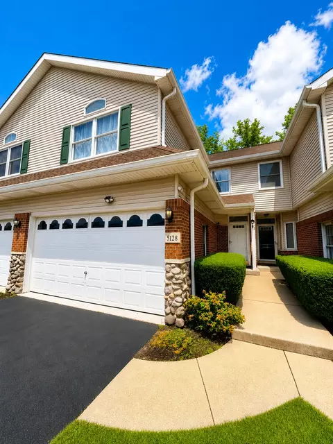 5128 Tomcin Trl, Oak Lawn, IL 60453