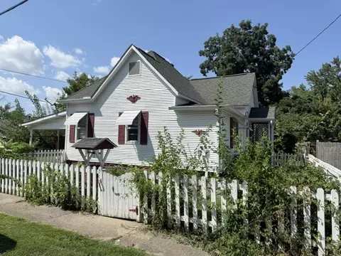 Exterior - 806 E Mckinley St, Marion, IL 62959 photo 2 of 3