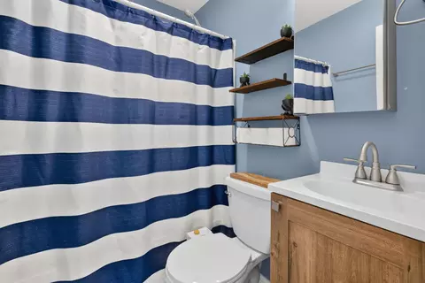 Bath - 895 Pine Bluff Rd, Morris, IL 60450 photo 1 of 1