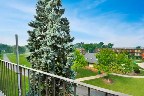 Exterior - 575 Fairway View Dr #3H, Wheeling, IL 60090 photo 1 of 4