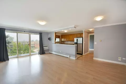 Living - 575 Fairway View Dr #3H, Wheeling, IL 60090 photo 1 of 4