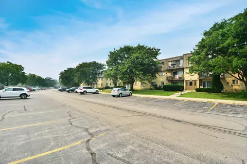 Exterior - 575 Fairway View Dr #3H, Wheeling, IL 60090 photo 3 of 4