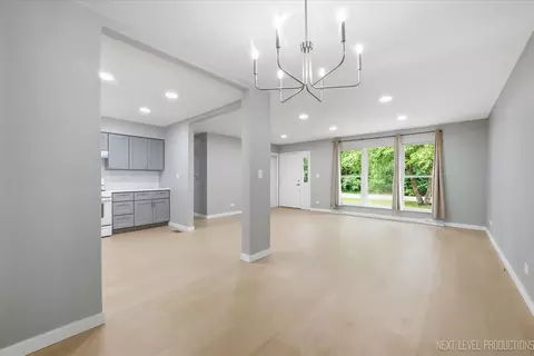 Living - 557 Willard Ave, Elgin, IL 60120 photo 5 of 6
