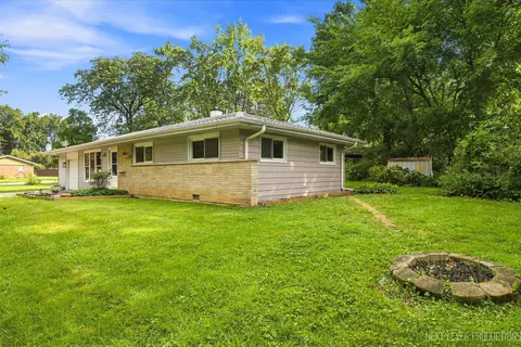 Exterior - 557 Willard Ave, Elgin, IL 60120 photo 2 of 5
