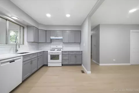 Kitchen - 557 Willard Ave, Elgin, IL 60120 photo 2 of 2