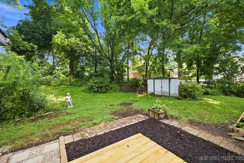 Exterior - 557 Willard Ave, Elgin, IL 60120 photo 4 of 5