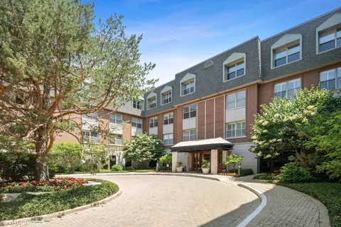 800 Deerfield Rd #309, Highland Park, IL 60035