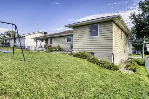 Exterior - 919 3rd Ave, Fulton, IL 61252 photo 6 of 6