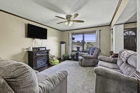 Living - 919 3rd Ave, Fulton, IL 61252 photo 1 of 3