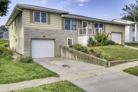 Exterior - 919 3rd Ave, Fulton, IL 61252 photo 3 of 6